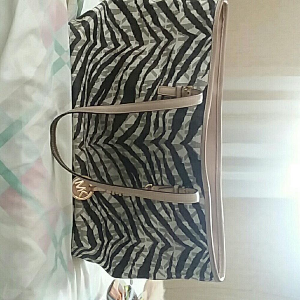 Michael Kors Jet Set Multi-Function Large Tote - image 1